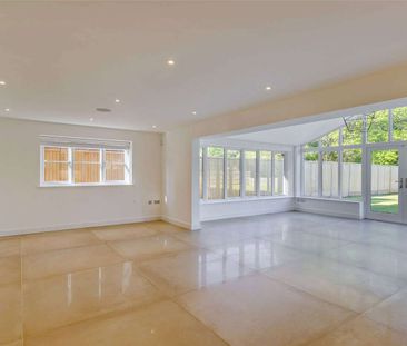 Outstanding luxury family home in exclusive development on the edge... - Photo 2
