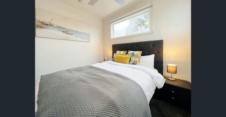 Stylish Home at Fitzroy North - Fully furnished - inspection by appointments - Photo 3