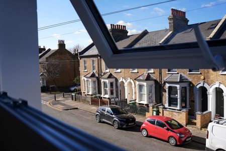 Room in a Shared House, Alloa Road, SE8 - Photo 4