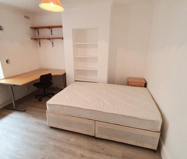 8 bedroom terraced house to rent - Photo 6