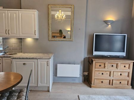 1 Bed Flat, Court Road, SO15 - Photo 3