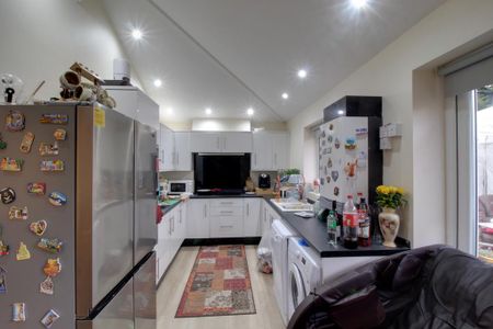 2 bedroom maisonette to rent - Photo 4