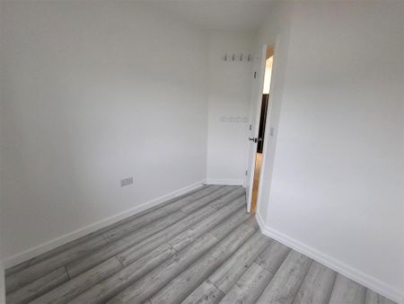 2 bedroom coach house to rent - Photo 2