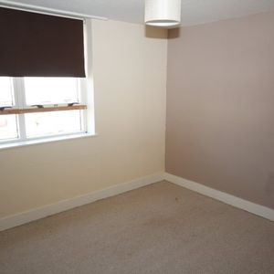 2nd Floor Flat, 6C Thistle Street, AB42 1TD, Peterhead - Photo 2