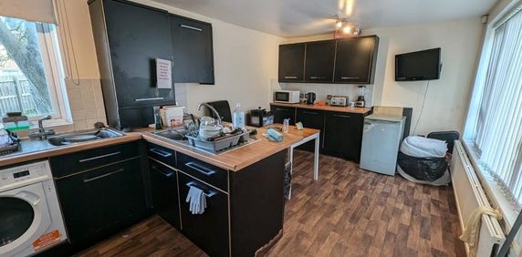 1 bedroom in a house share to rent - Photo 2