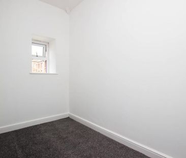 3 bedroom end of terrace house to rent - Photo 2