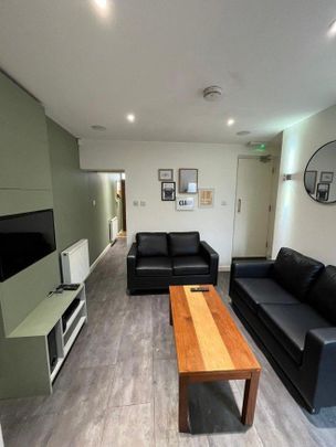 4 bedroom flat to rent - Photo 1