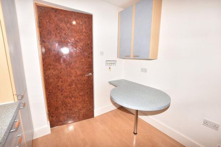 2 bedroom ground floor maisonette to rent - Photo 5