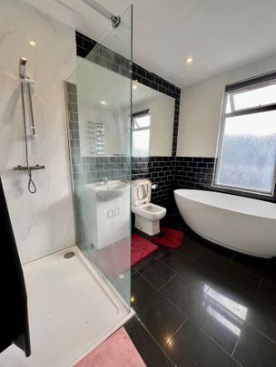 3 Bed Terraced House, Lakehall Road, CR7 - Photo 1