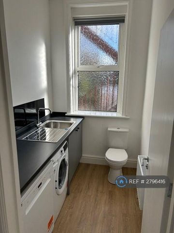 2 bedroom maisonette to rent - Photo 2