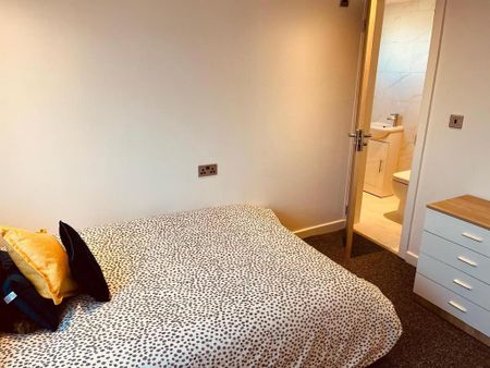 1 bedroom in a house share to rent - Photo 5