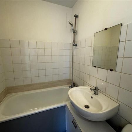 DOLE (39100) A LOUER T2 - Photo 4