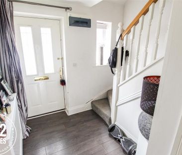 2 bedroom semi-detached house to rent - Photo 6