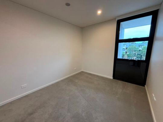 Brand New TWO Bedroom Apartment in Melrose Park Village Ready to move in - Premium Finishes Throughout! * The entrance is on Victoria Rd* - Photo 1