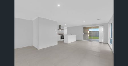 11 Brumlow Way, Lakelands - a spacious and inviting family home - Photo 5