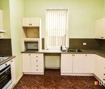 CENTRALLY LOCATED FAMILY HOME - Photo 4