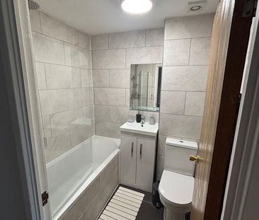 Room in a Shared House, Butterfield Square, E6 - Photo 6