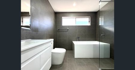 Elegant 5-Bedroom Home for Rent with Modern Features and Spacious Backyard! - Photo 5