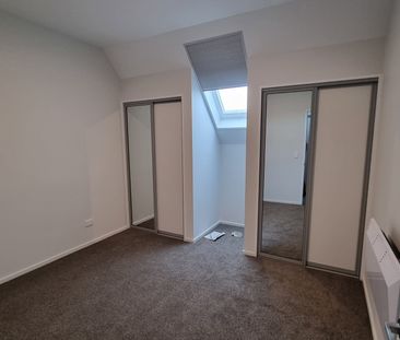 2 Bedroom Townhouse in Phillipstown - Photo 3