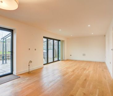 4 bedroom detached house to rent - Photo 1