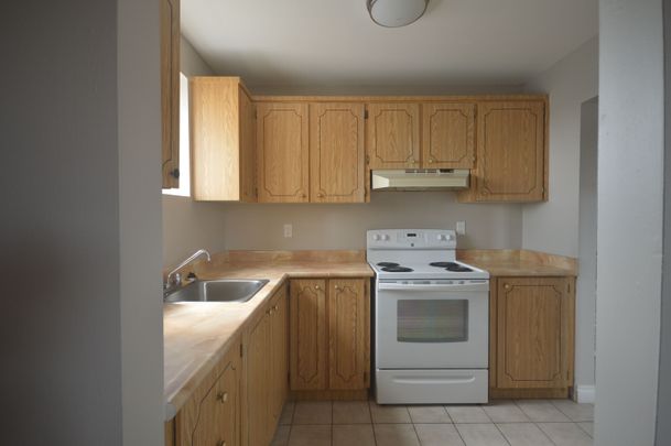 For Lease - 64 Holland Street Unit# Upper 1, Bradford West Gwillimbury, Ontario - Photo 1