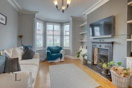 3 bedroom semi-detached house to rent - Photo 5