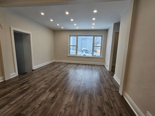 For Lease - 8 Roberta Drive, Toronto, Ontario - Photo 1