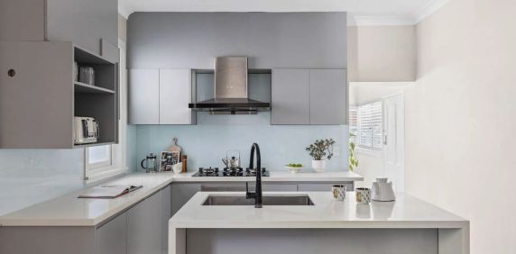 Beautifully renovated family home with self-contained granny flat - Separated entrance - Photo 2