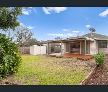 *** Large Home ~ 3 Bdrm ~ 2 Bath ~ 2 Lounge PLUS Ducted Heating and... - Photo 6