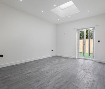 3 bedroom flat to rent - Photo 1