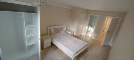 2 Bed Flat, Mayfair Court, SW19 - Photo 4