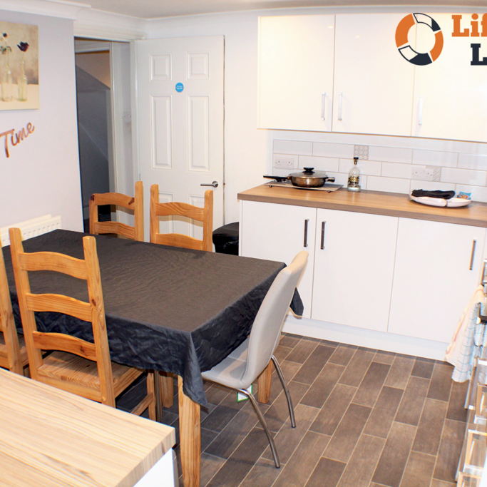 1 bedroom in a house share to rent - Photo 1
