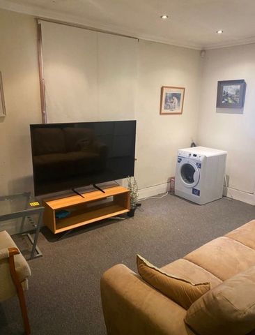 Room in a Shared House, London, CR0 - Photo 5