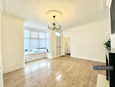 3 bedroom end of terrace house to rent - Photo 2