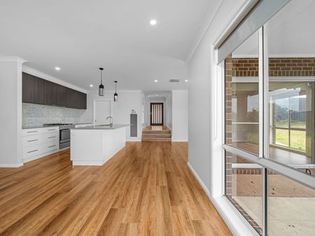 Spacious 4-Bedroom Family Home in Thurgoona - Photo 3