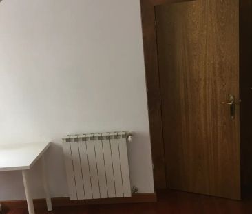 Room in a shared 4-bedroom apartment for rent in Lisbon, bills incl... - Photo 1