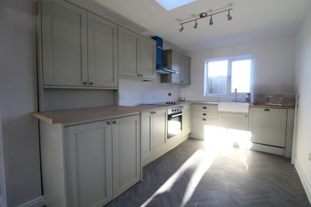 3 bedroom detached house to rent - Photo 5