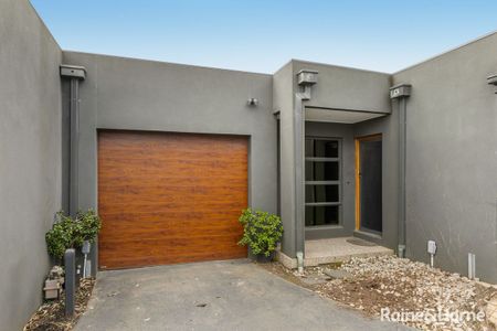 Peaceful & Spacious Living! - Photo 2