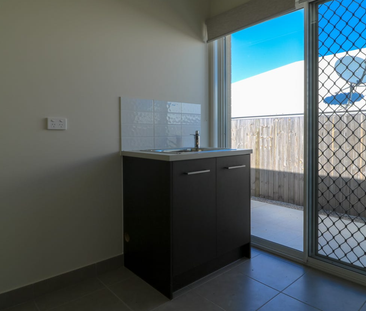 38 Opossum Cct, Springfield Lakes QLD 4300 - House For Rent | Domain - Photo 3