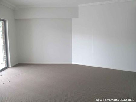 SPLIT-LEVEL 2 BEDROOM APARTMEN - Photo 4