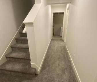 WELL MAINTAINED! 3BDRMS SINGLE GARAGE TOWNHOME IN WALDEN! - Photo 2