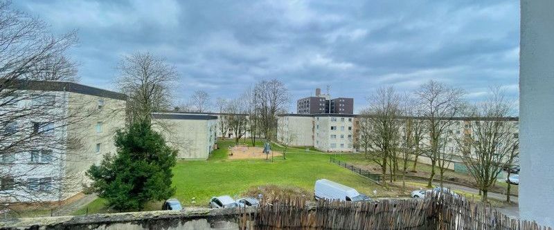 Großzügig geschnittene 3-Zi.-Wohnung mit Balkon! - Photo 1