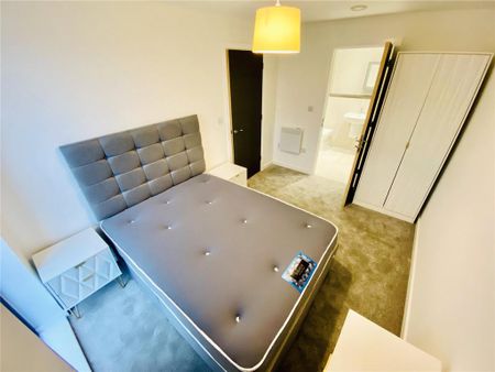 3 bedroom apartment to rent - Photo 2