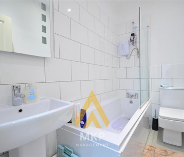 4 bedroom flat to rent - Photo 1