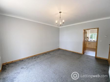 4 Bedroom Semi-Detached Bungalow to Rent - Photo 2
