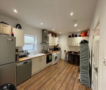 Room in a Shared Flat, Replingham Road, SW18 - Photo 2