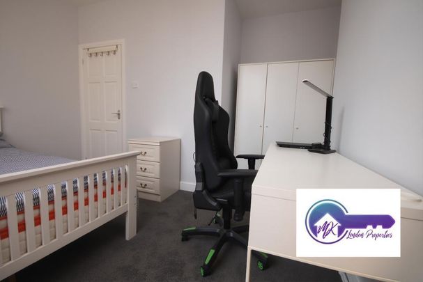 1 Bedroom Room in Flat Share To Rent - Photo 1