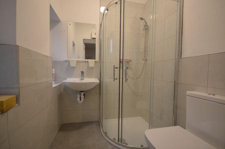 1 bedroom Flat To Let - Photo 3