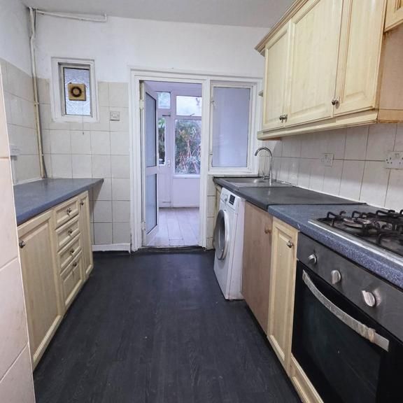 4 bedroom terraced house to rent - Photo 1
