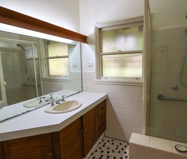 HOME IN THE HEIGHTS - Photo 6